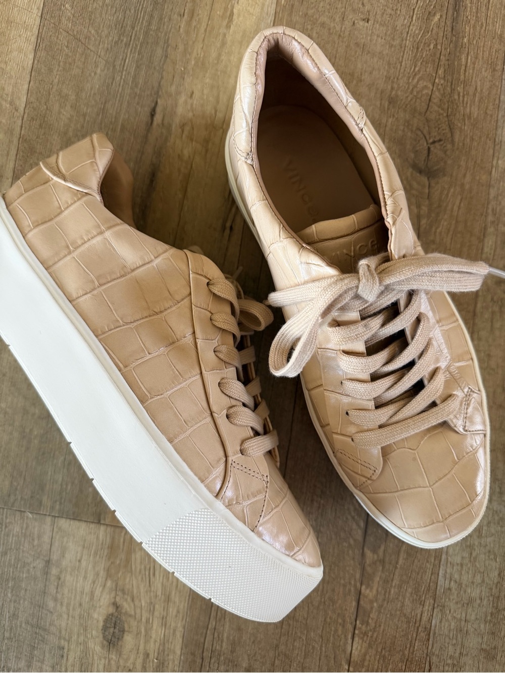 Vince Benfield croc embossed leather sneakers | Cappuccino